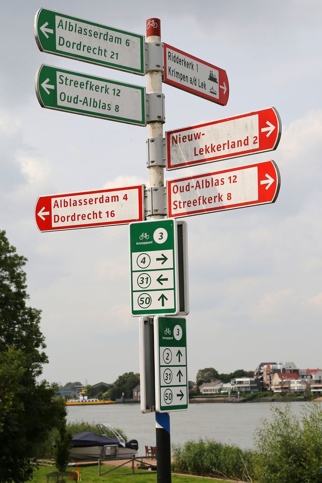 directional signals with distances in netherlands country