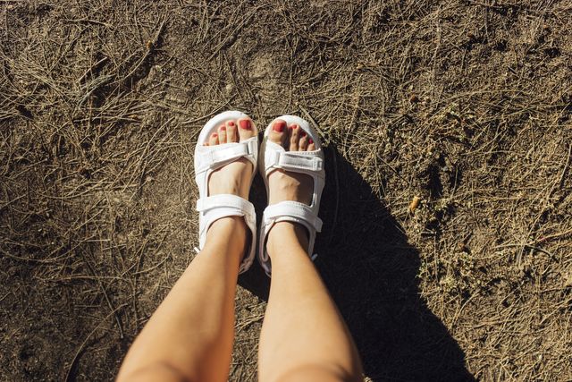 Las sandalias para caminar por cuidad en verano