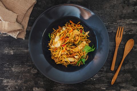 recept voor koolhydraten stapelen noodles met groente en ei
