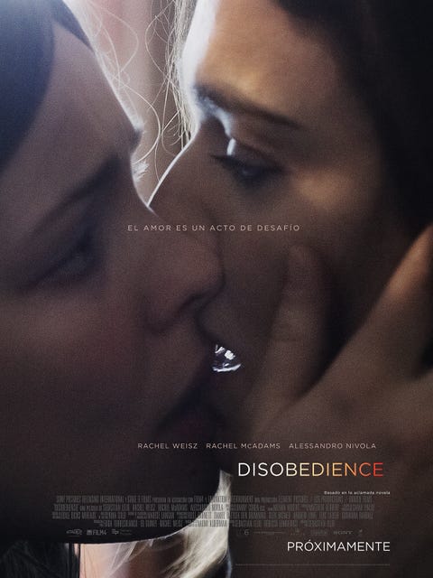 rachel mcadams besando a rachel weisz en el poster de disobedience