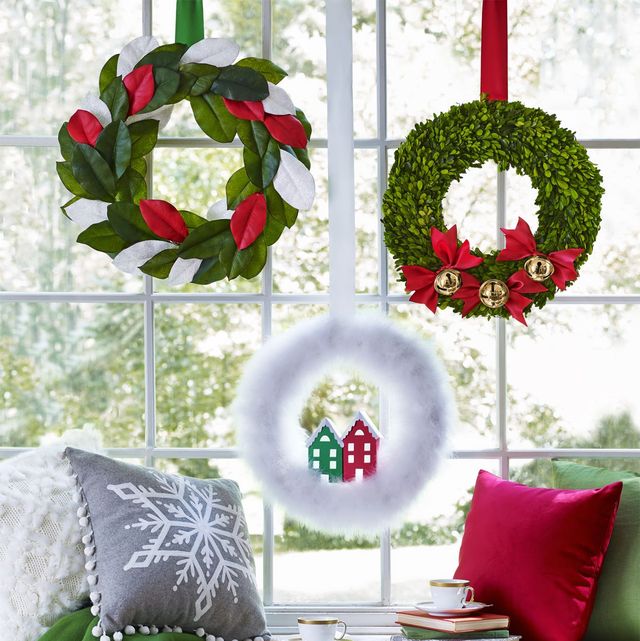60 Homemade Holiday Wreaths 2021 How To Make A Wreath - Nursing Home Christmas Door Decorating Ideas