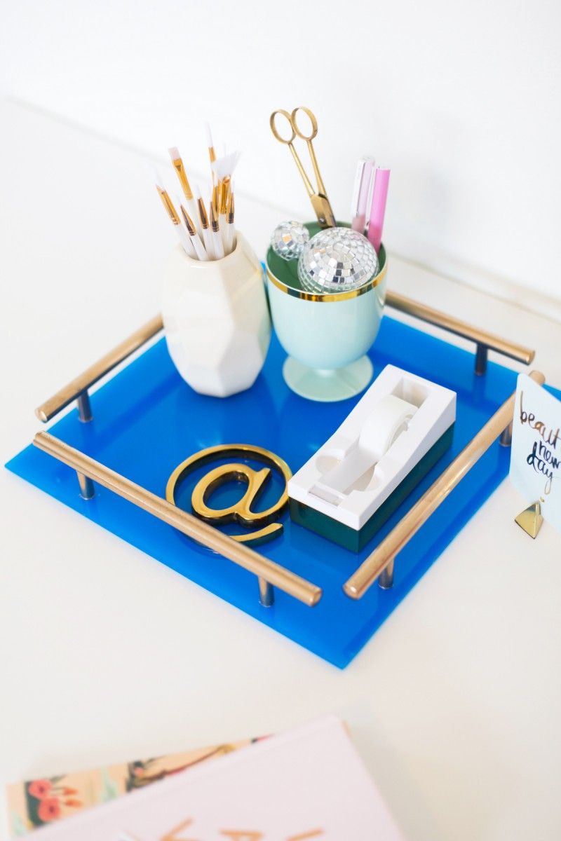 10 Chic Cubicle Decor Ideas Cubicle Decorating Ideas