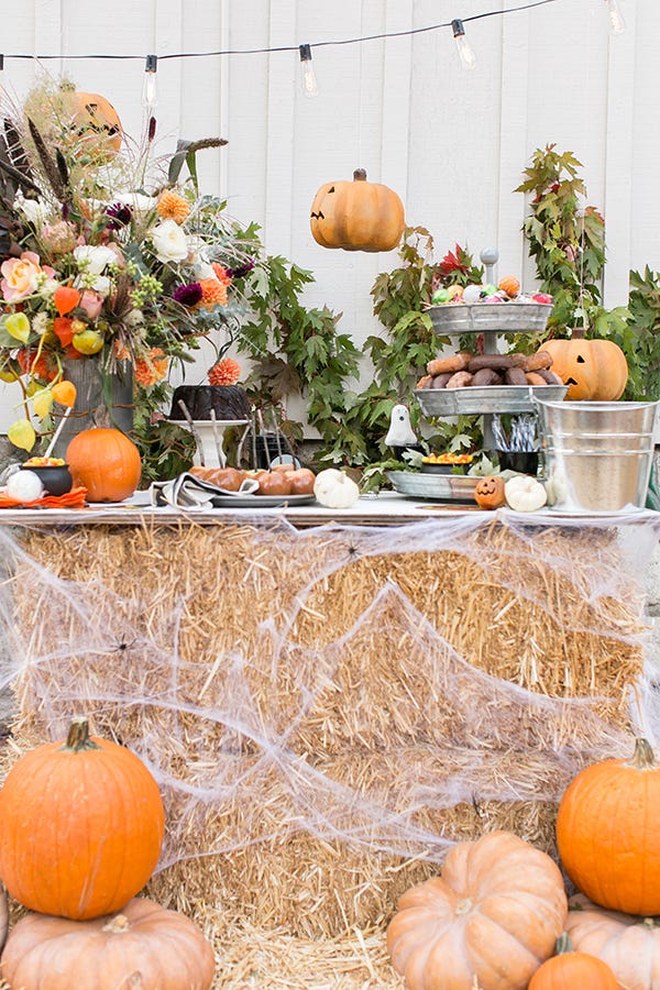 The Best Outdoor Halloween Decor Ideas