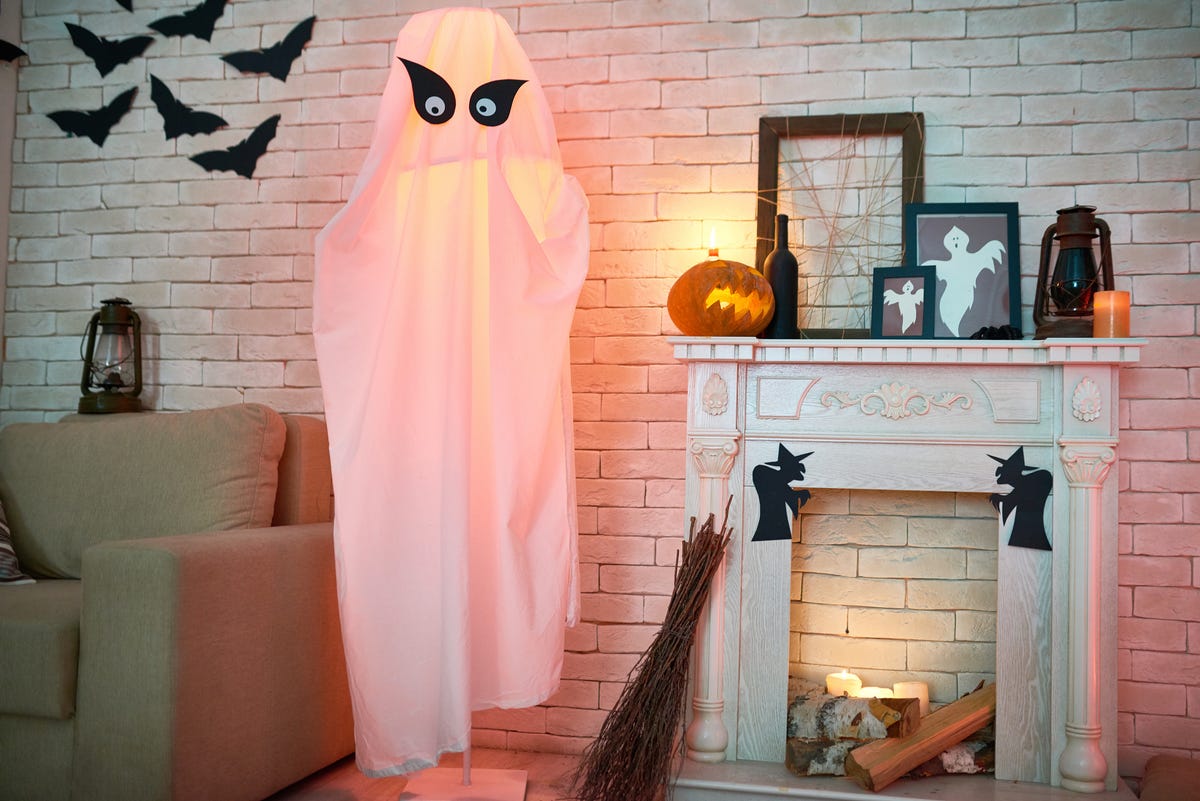 24 Best DIY Halloween Props - Easy Halloween Prop Ideas