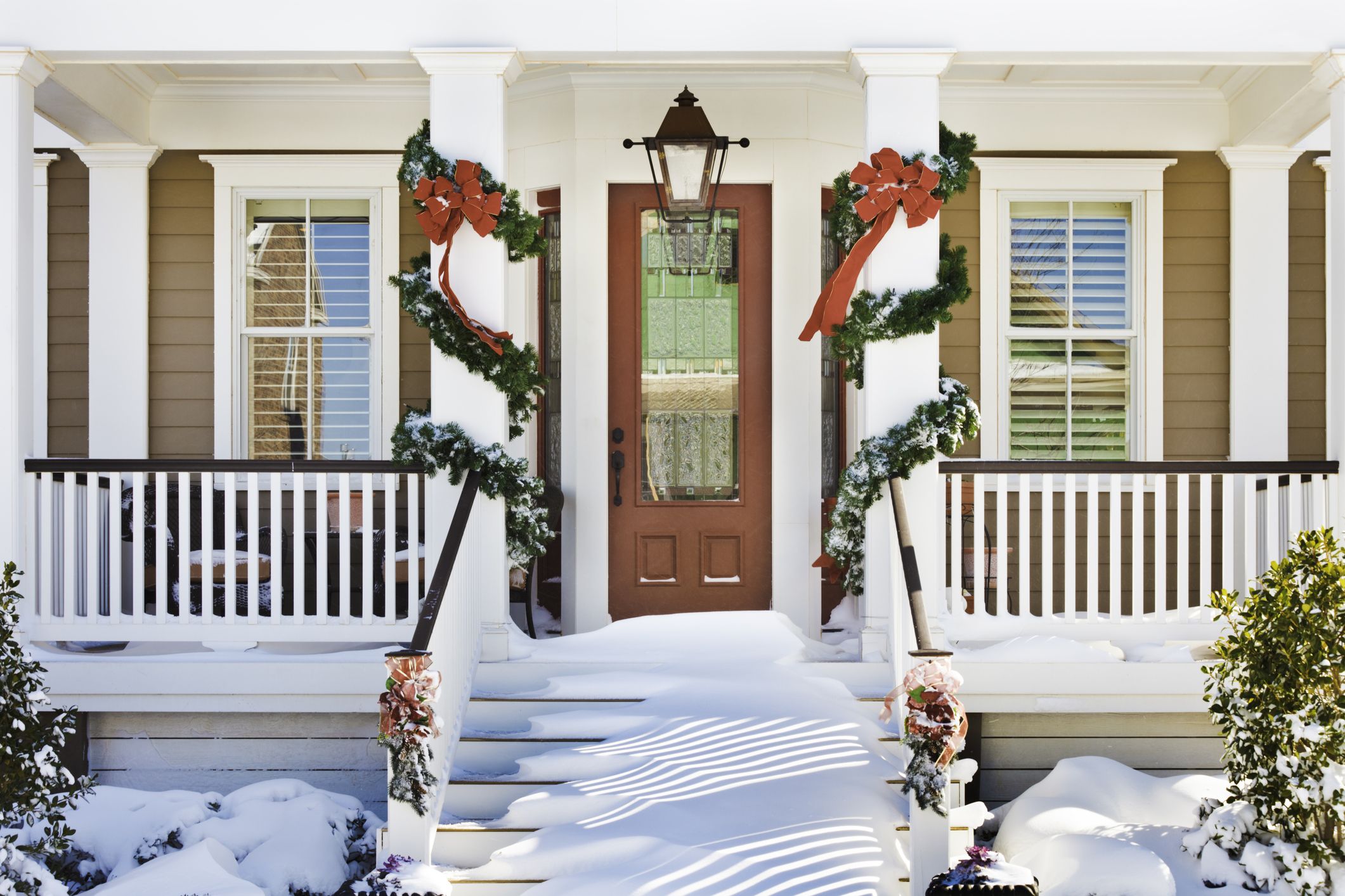 45 Top Images Decorations For Front Of House / How To Decorate Your Porch For Christmas In A Warm Climate House Full Of Summer Coastal Home Lifestyle