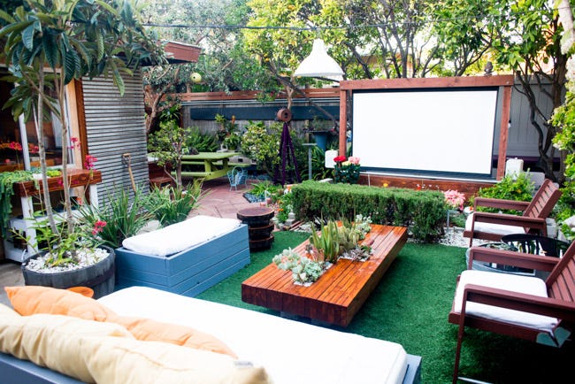 outdoor projector screen