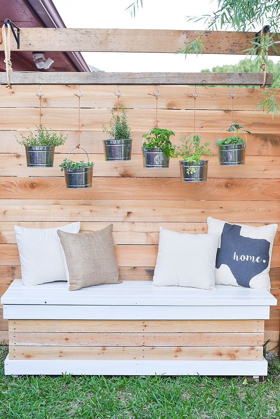 Featured image of post Patio Small Backyard Ideas No Grass / Ideas for decorating a small patio include outdoor pillows with vertical stripes and narrow planters having string lights in your arsenal of small backyard patio ideas arsenal will draw eyes upward and.