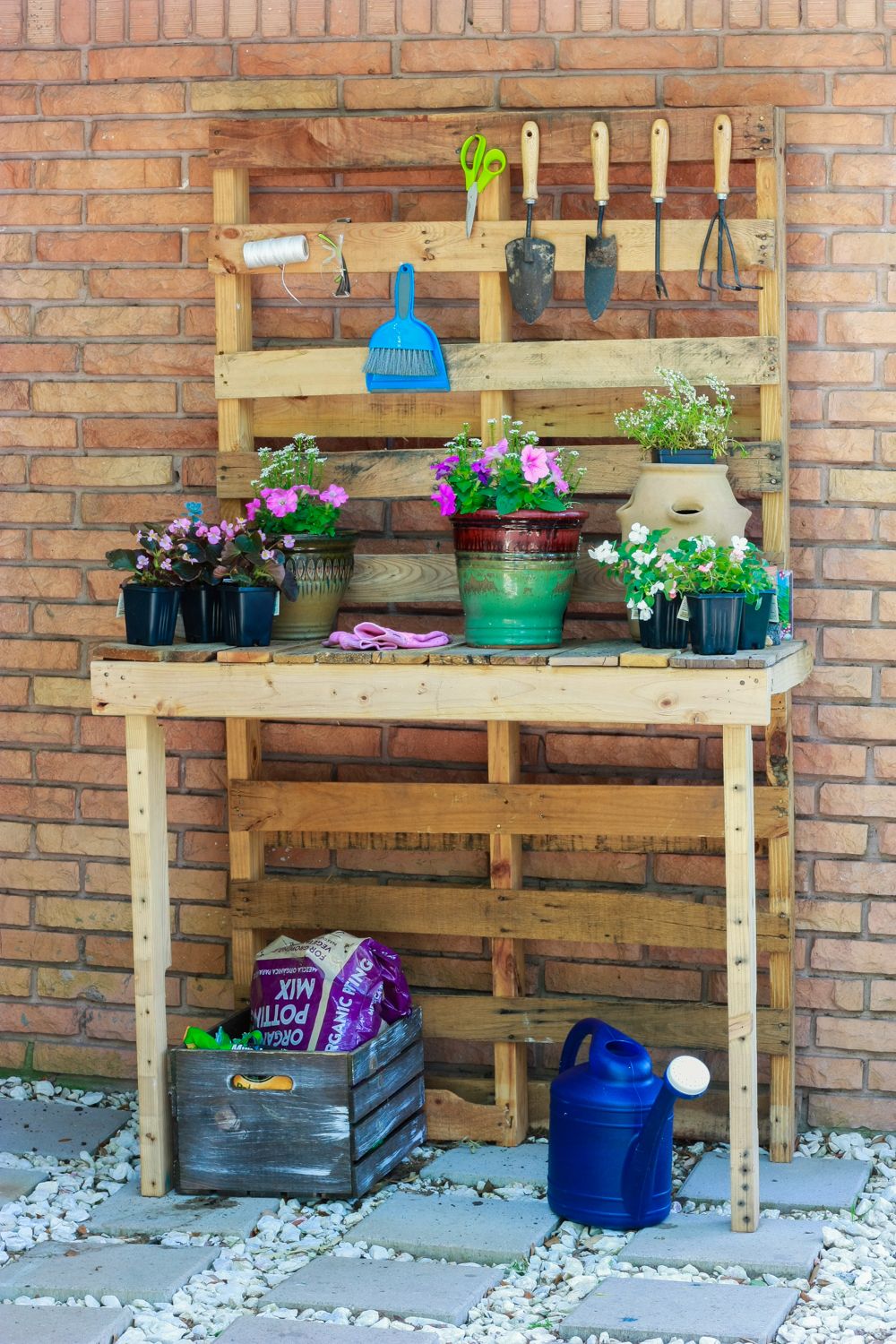 pallet garden potting table