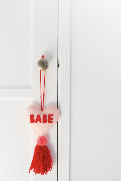 diy  pink valentine gifts heart tassel charm hanging on the white door's knob