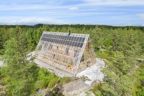 una casa sostenible en forma de triángulo