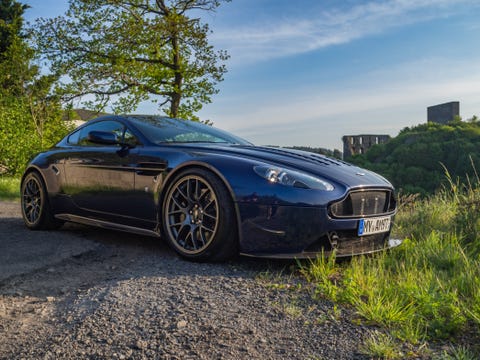 2007 aston martin v8 πλεονέκτημα στη γερμανική ύπαιθρο