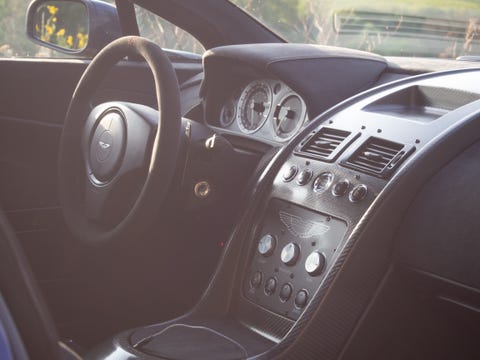 aston martin v8 εσωτερικό
