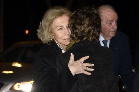 Don Juan Carlos y doña Sofía arropan a la familia de Plácido Arango