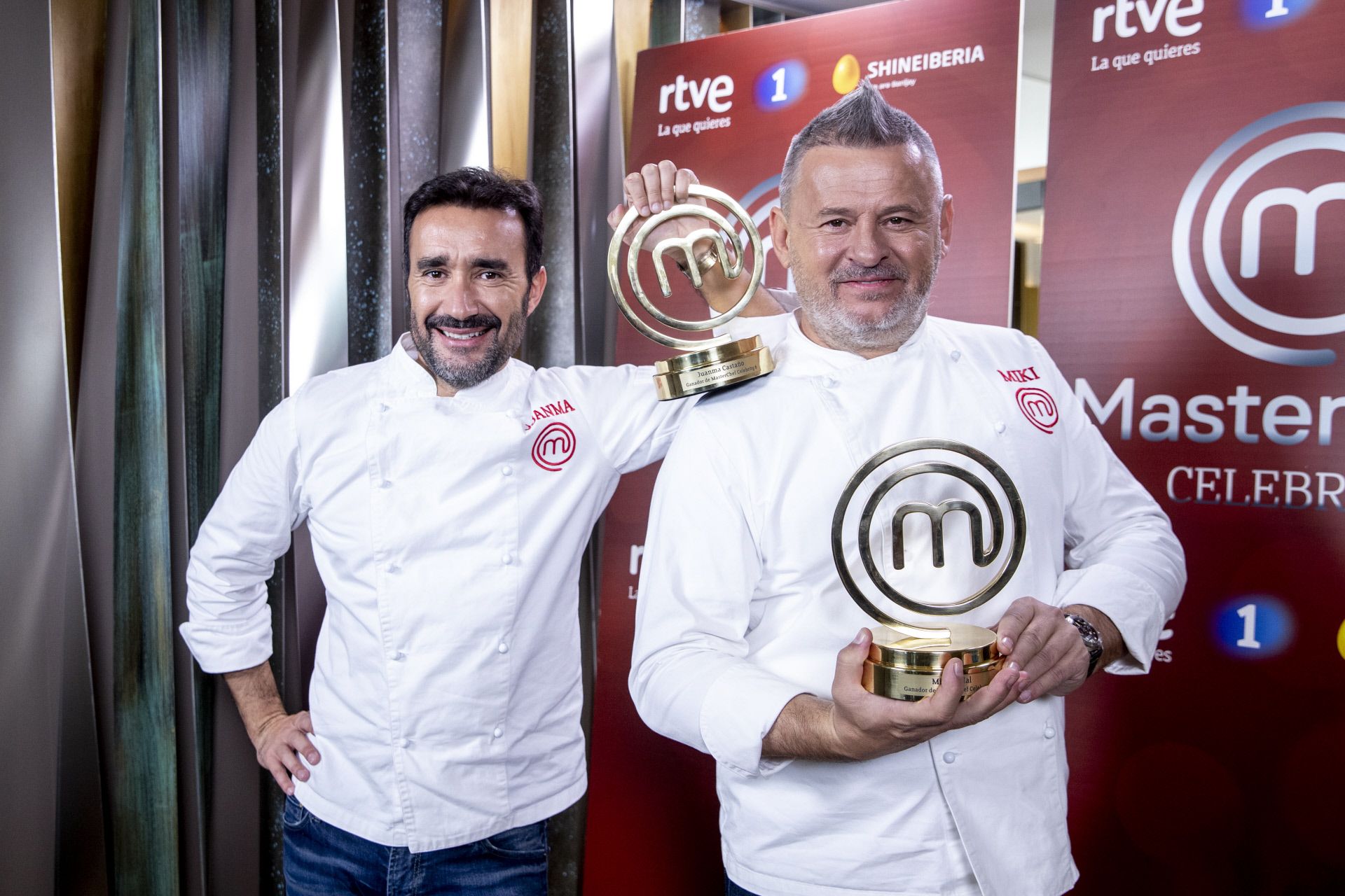 journalist juanma castaño and miki nadal during act as winner masterchef celebrity in madrid on tuesday, 30 november 2021