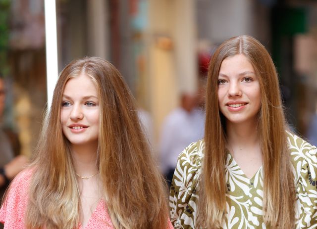 patrocinado Disfraces Centelleo Leonor y Sofía: vestidos mini y floral en Mallorca