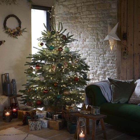 18 Christmas Decor Trends For 2021, Predicted By Interior Experts