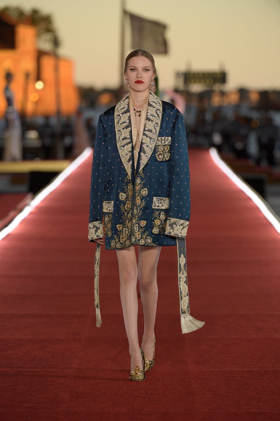 https://hips.hearstapps.com/hmg-prod.s3.amazonaws.com/images/dolce-gabbana-altamoda-venezia2021-runway-3-jpg-1630345291.jpg?crop=1xw:1xh;center,top&resize=980:*