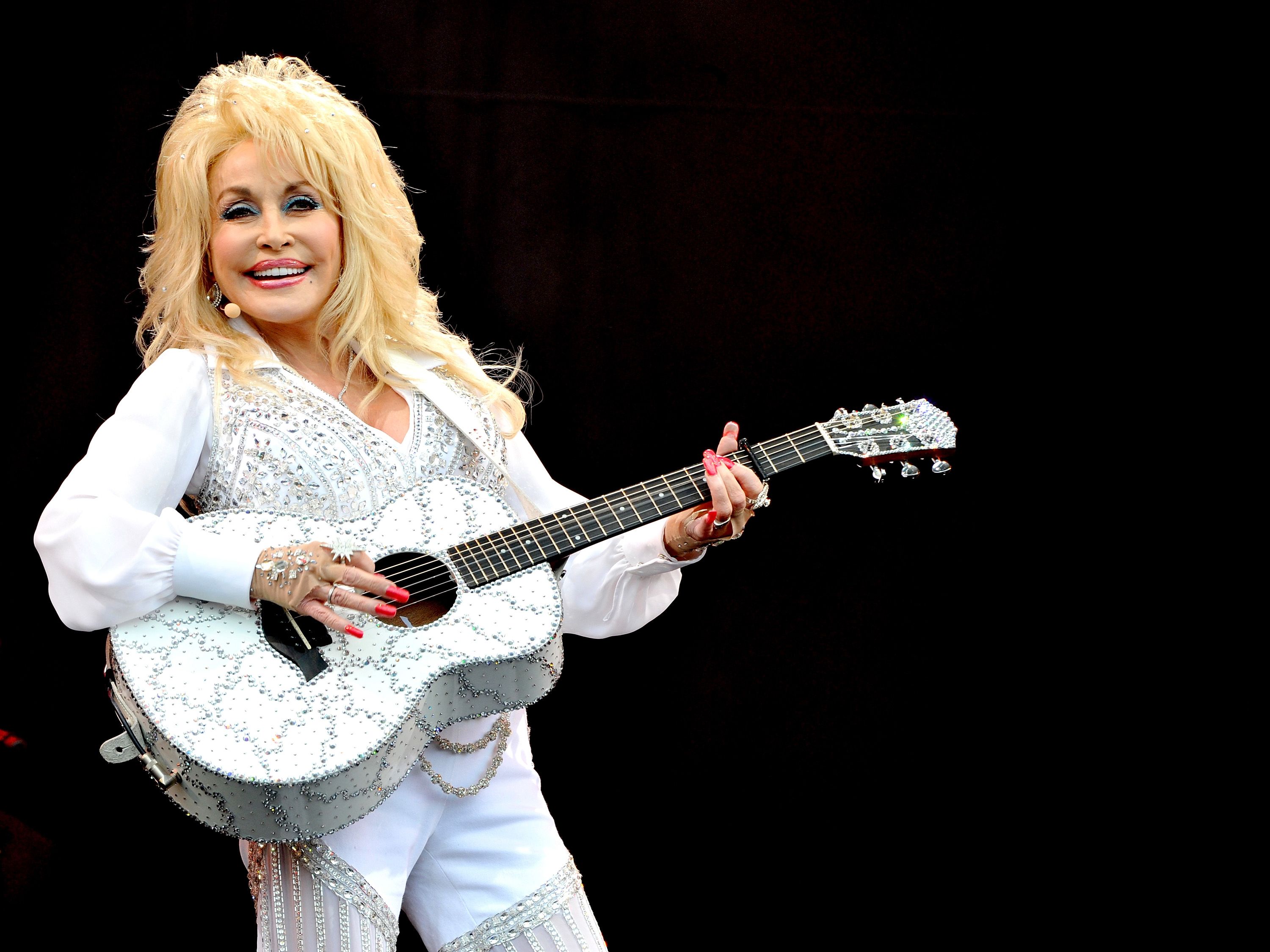 The Surprising Meaning Behind Dolly Parton S Jolene Song