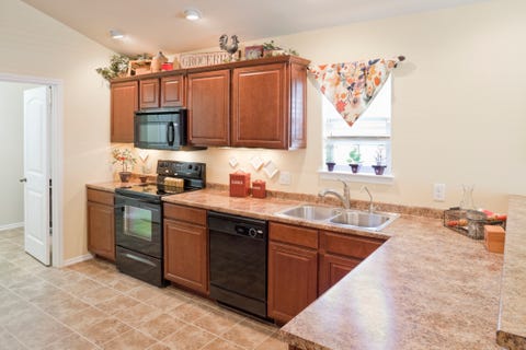 Types Of Countertops Best Countertop Materials For Your Kitchen Kitchen With Plastic Laminate Countertop