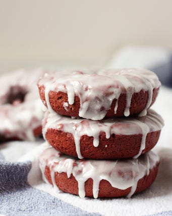 Food, Sandwich Cookies, Snack cake, Cuisine, Dessert, Dish, Ingredient, Baked goods, Snack, Baking,