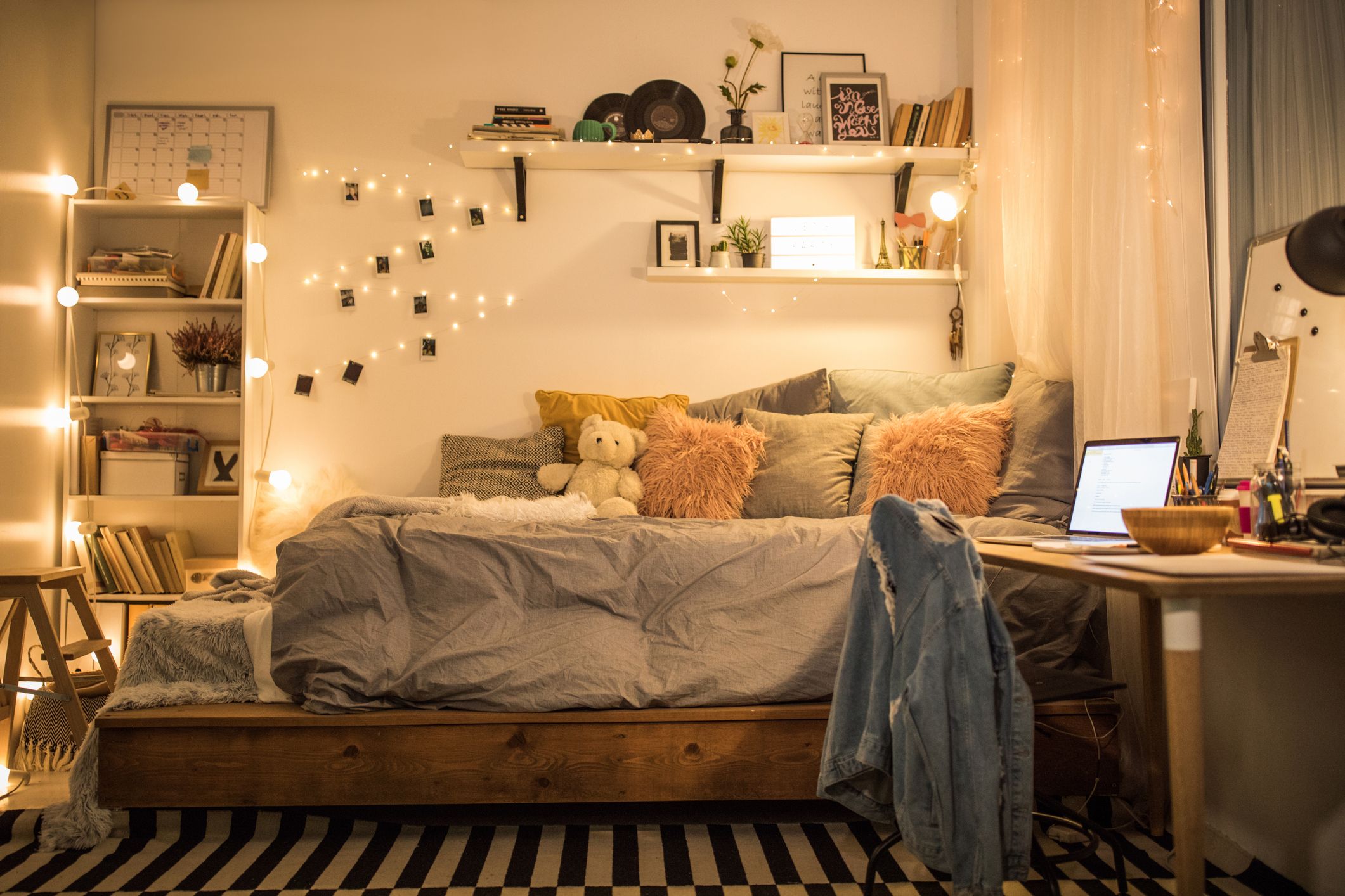 20 dorm room ideas and decor to make halls feel like home