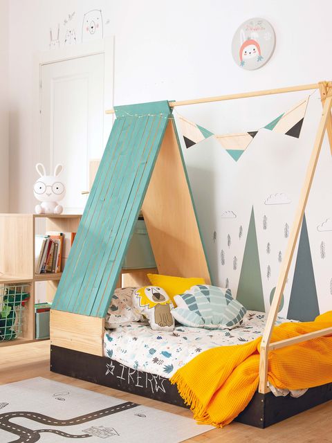 Dormitorio infantil con camita tipo casa