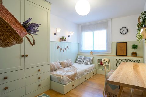 dormitorio nórdico juvenil en color verde pastel