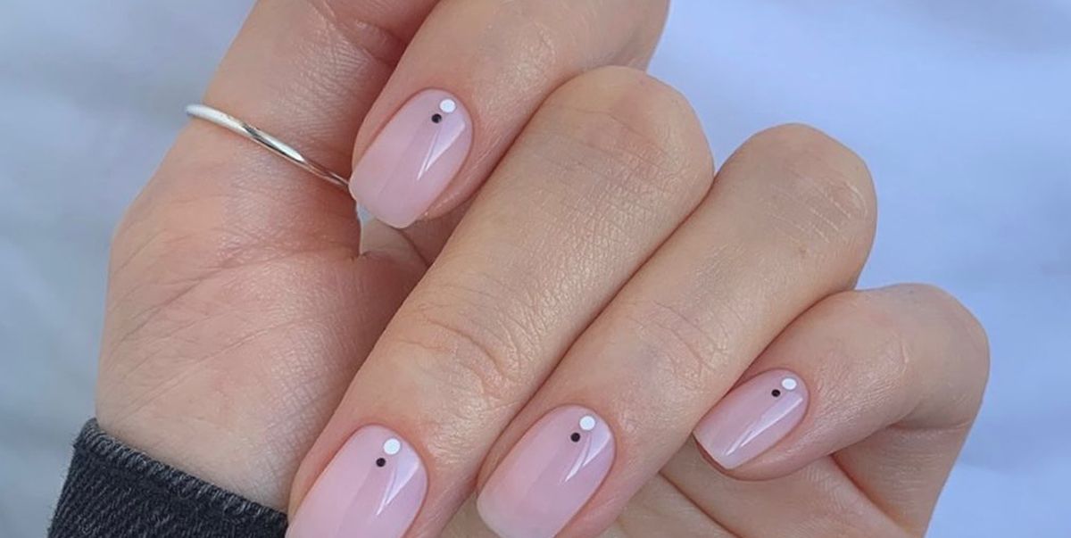 Dot nails': tres manicuras de verano para unas uñas minimalistas