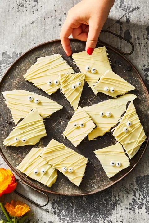 54 Easy Halloween Snacks - Quick Halloween Party Food Ideas