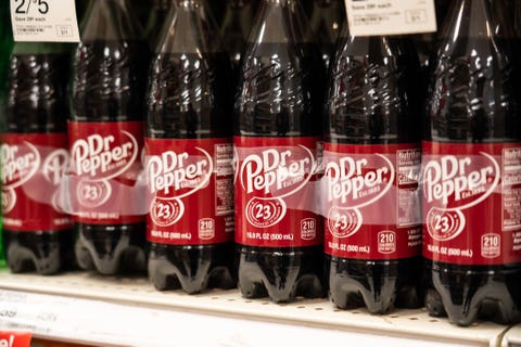 los angeles, stati uniti 20200201 bottiglie di Dr Pepper viste in un superstore target photo by alex taisopa imageslightrocket via getty images