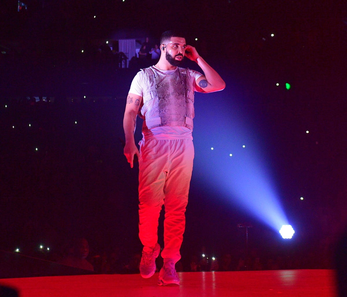 Drake Booed Off Stage At Camp Flog Gnaw - Here's Why Drake Cut His Set ...