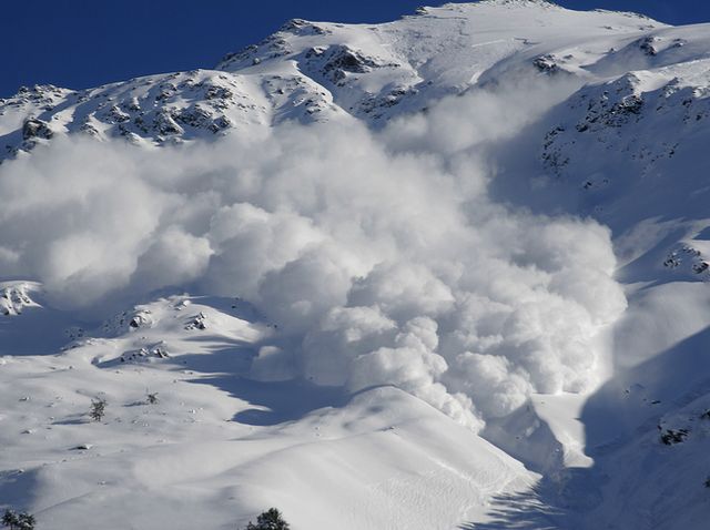 Who is usually affected by an avalanche