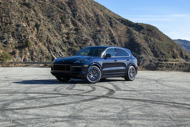 Basistheorie offset Tijdig Porsche Cayenne Turbo S E-Hybrid Wants You to Have Everything