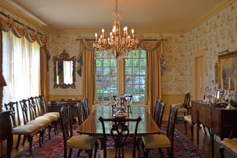 Room, Dining room, Furniture, Interior design, Property, Building, Chandelier, Table, Restaurant, Ceiling, 