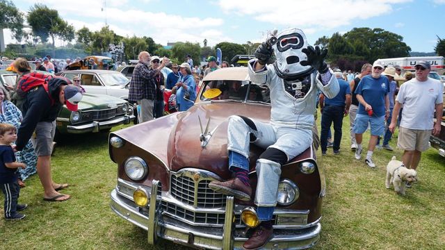 avert your eyes as the concours d'lemons goes online