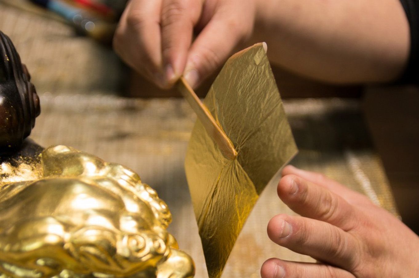 何でも金ピカにする金箔押職人。京都の伝統工芸業界の