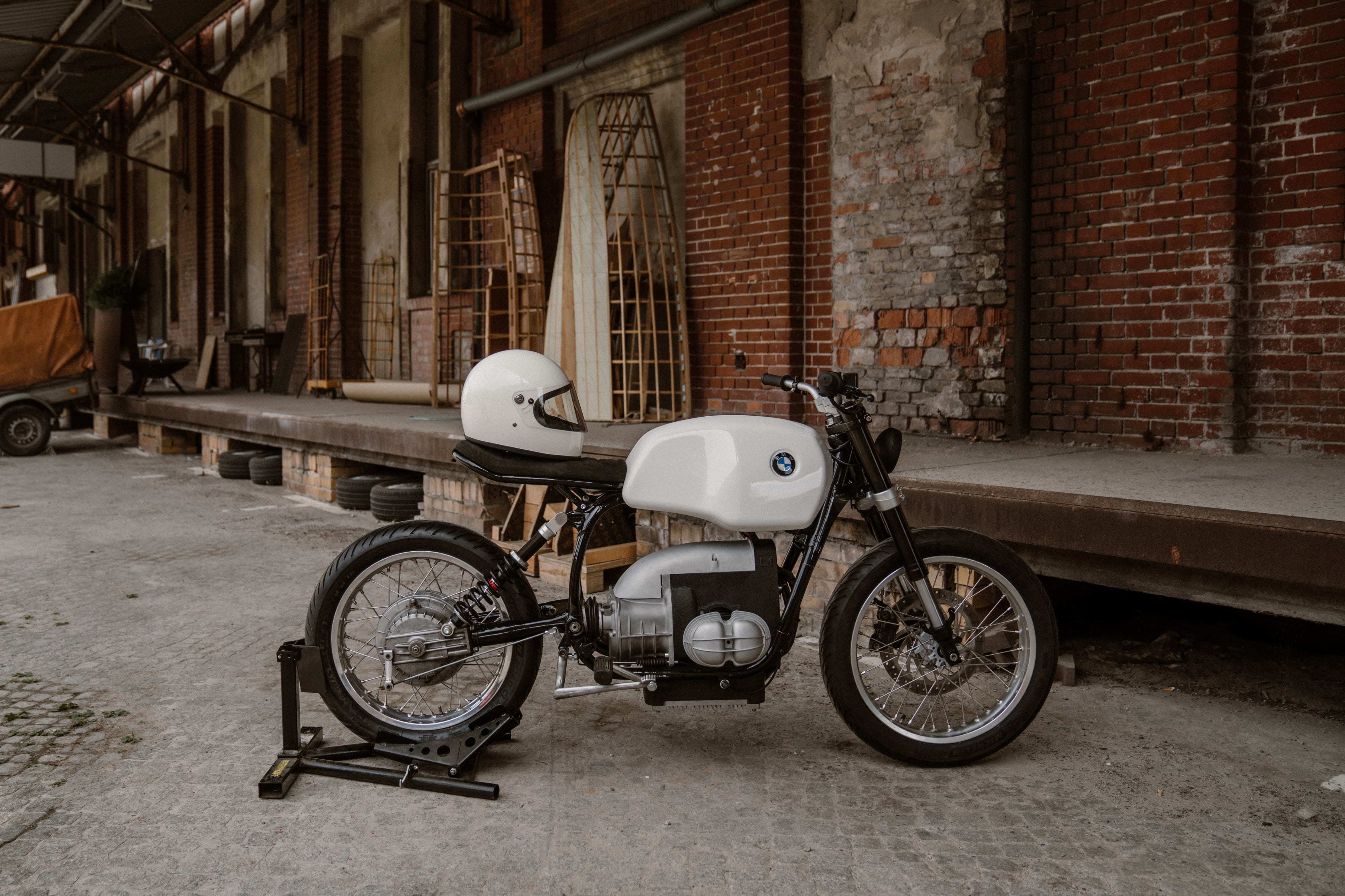 LM Creations Electric BMW Airhead Is Peak Neo-Retro