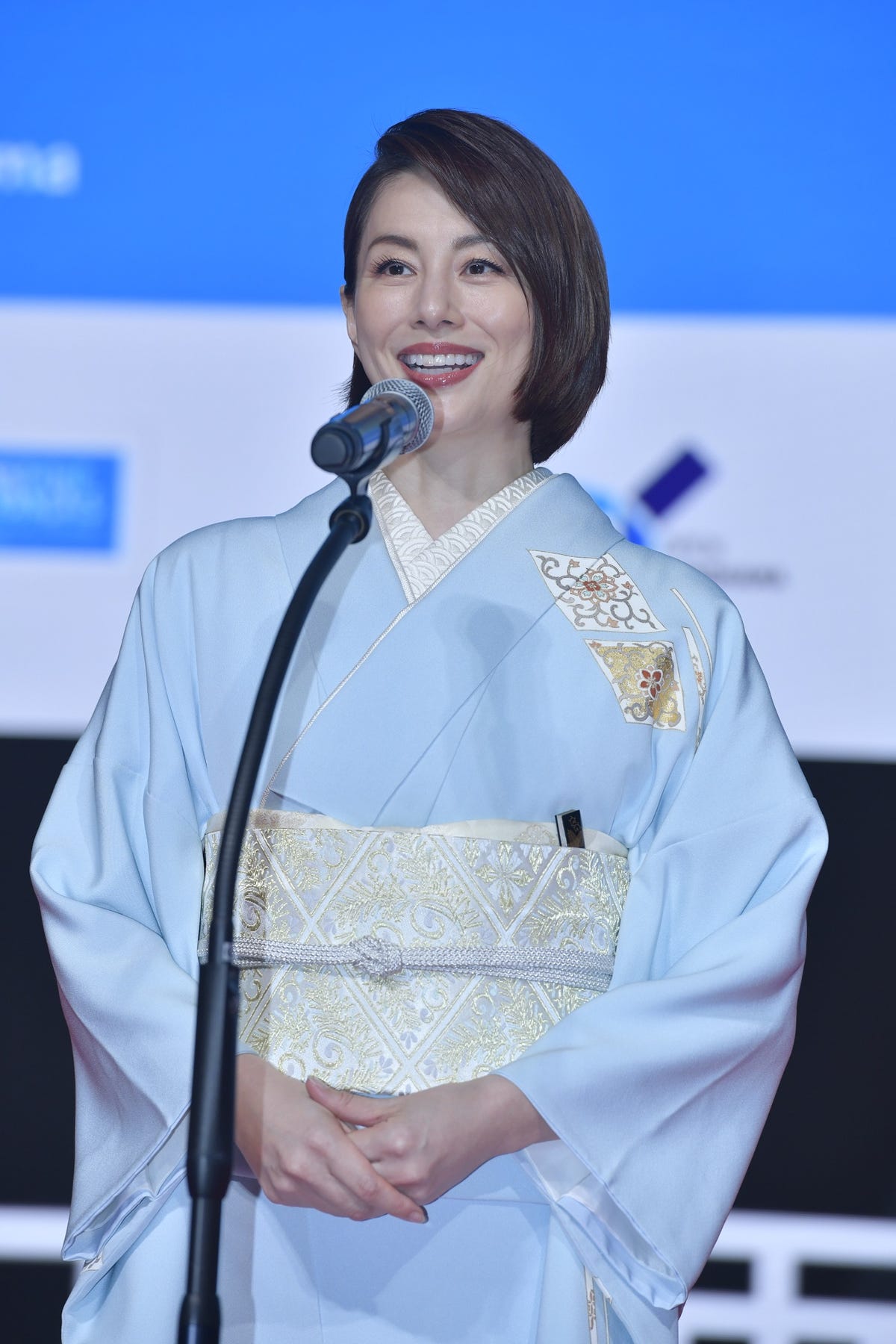 米倉涼子さん 映画祭で見せた清楚な訪問着の着こなし