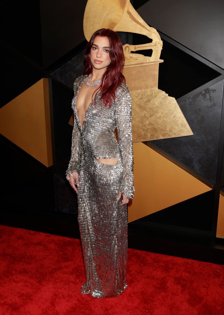 Alle Promi-Looks auf dem roten Teppich der Grammys 2024