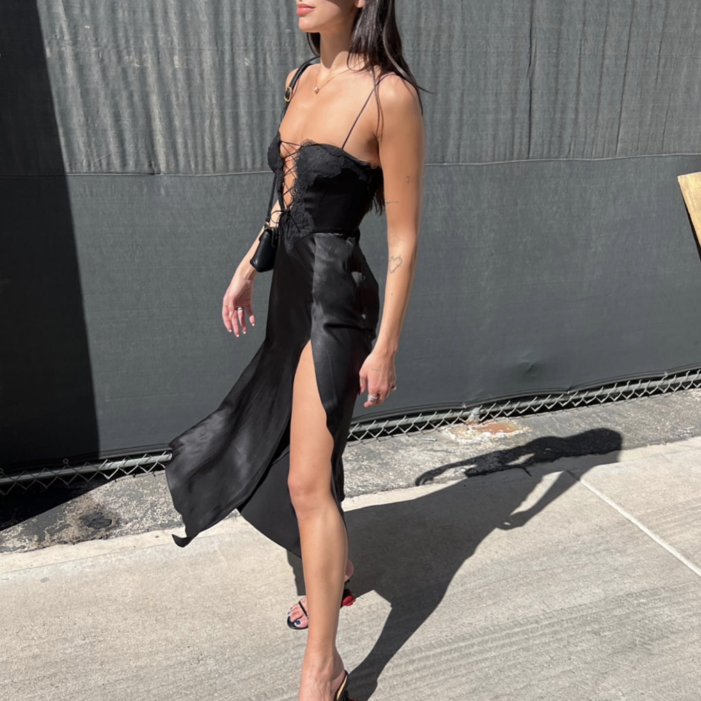 dua lipa black outfit