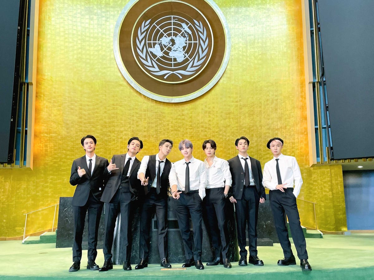 大切な人へのギフト探し BTS画像選択様子ページ③ アイドル
