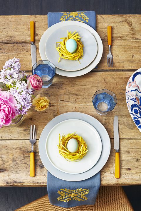 easter decoration ideas - blue table setting