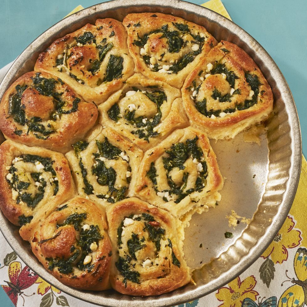 30 Easy Easter Lunch Ideas Best Easter Lunch Recipes   Easter Lunch Ideas Spinach Feta Buns 1643735223 