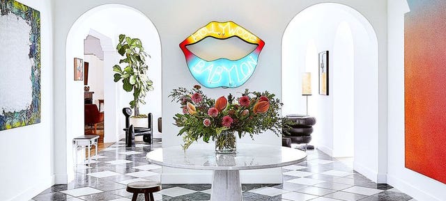 アイコニックな家具とアートでモダンに 19年代のマンションを大胆リノベーション Elle Decor エル デコ アイコニックな家具とアートでモダンに 19年代のマンションを大胆リノベーション Elle Decor エル デコ