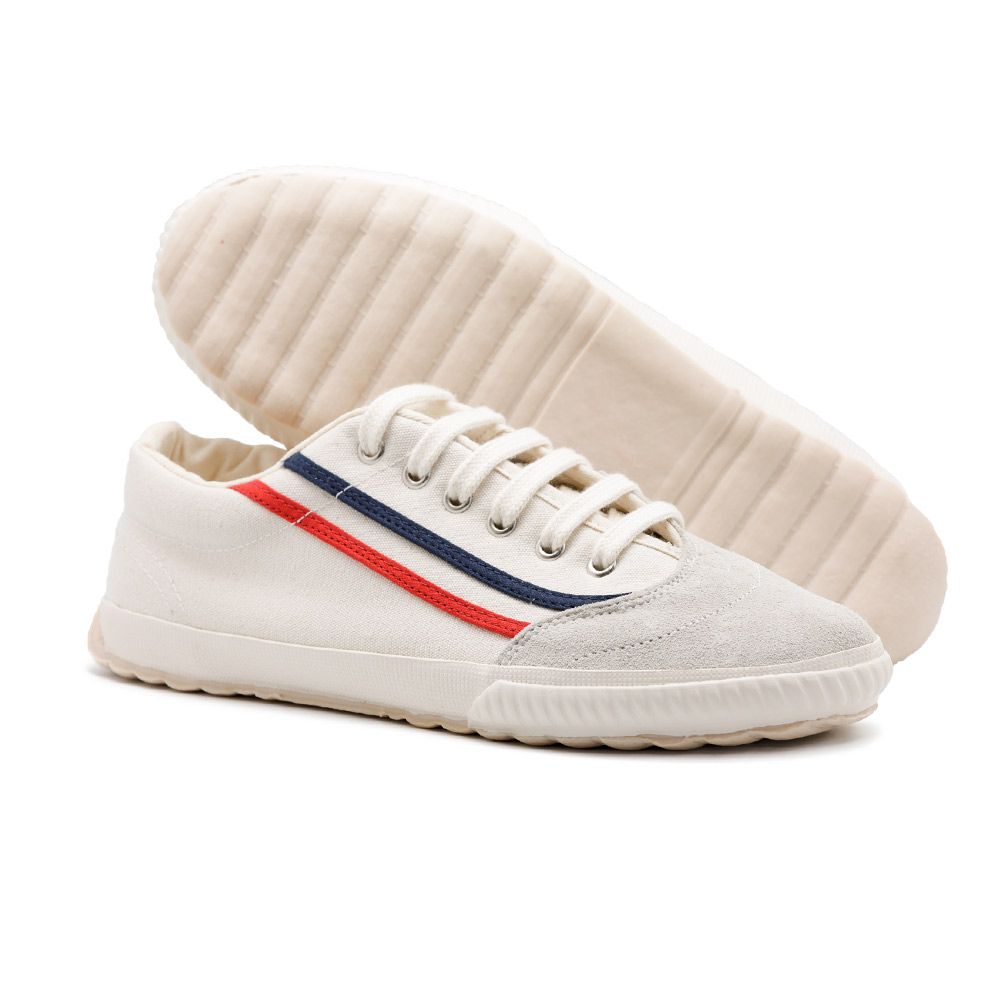 Corre a por estas zapatillas, seguimos de rebajas y tienen Corre a por estas zapatillas, seguimos de rebajas y tienen