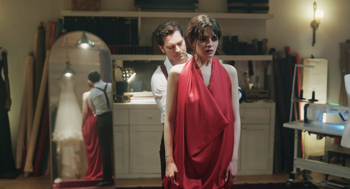 The most seductive and mystery series of the moment is Turkish and the whole world is watching it on Netflix