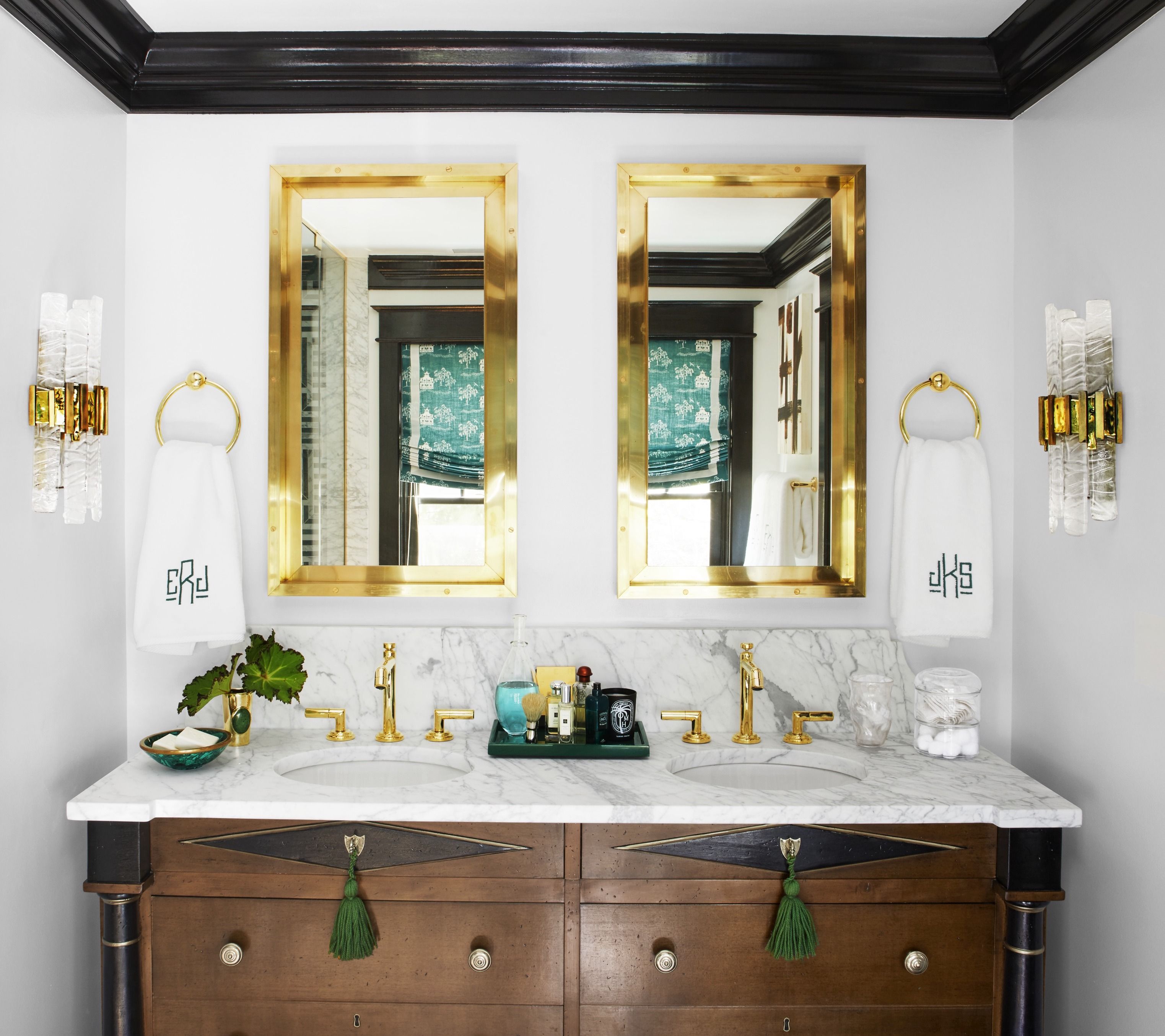 pretty black bathroom decor