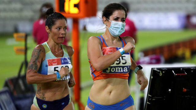 elena díaz compite con la mascarilla puesta en los 10 km marcha de los campeonatos de españa