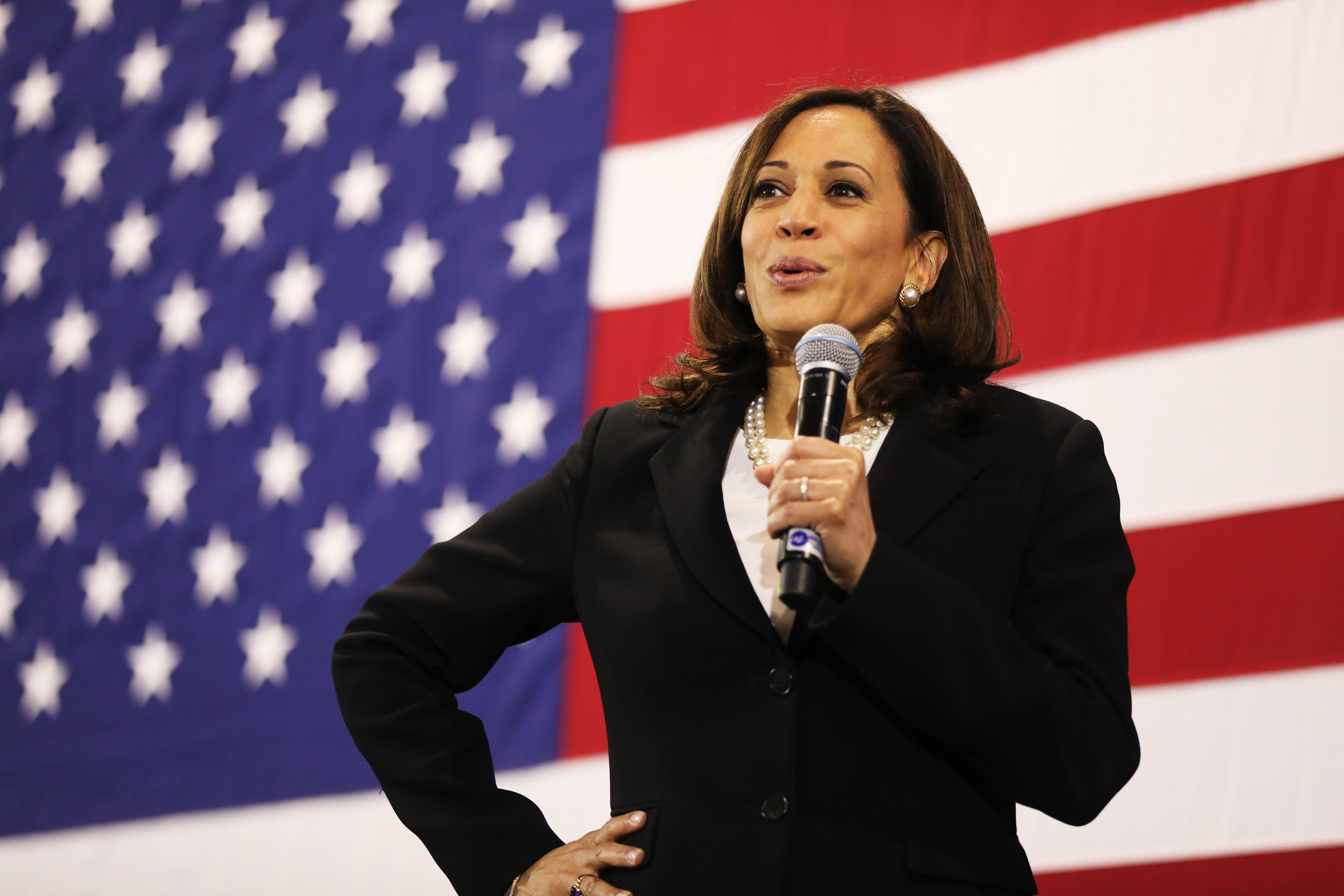 Sneakers Inverno 2021: Kamala Harris Con Le Converse All Star