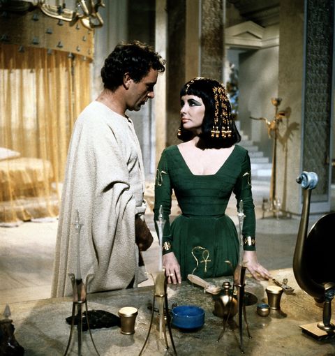 elizabeth taylor as cleopatra with richard burton as marc anthony
